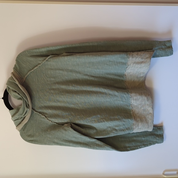 Free People Beach Green Cowl Neck Long Sleeve Top - Size Medium/Large - Picture 10 of 12
